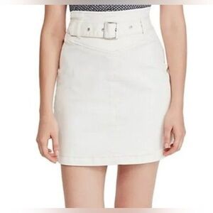 Free People| Livin it up pencil mini skirt, white denim skirt with belt•••CUTE